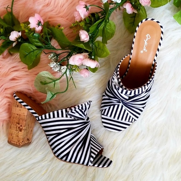 2 LEFT! 🎉HP🎉Black/White Striped Heeled Mules - Picture 2 of 7